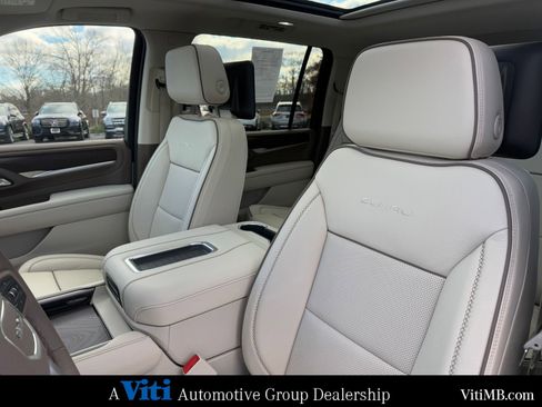 Used 2023 GMC Yukon XL Denali w/ Denali Reserve Package image 18
