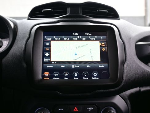Used 2022 Jeep Renegade Latitude AWD/4WD image 18