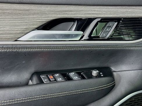 Used 2024 Jeep Wagoneer Series III image 19