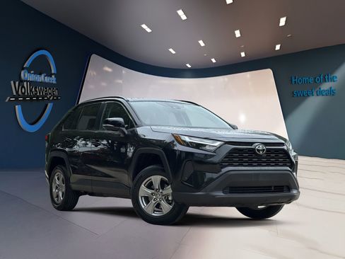 Used 2025 Toyota RAV4 XLE image 1