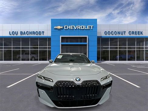 Used 2024 BMW 760i xDrive image 3