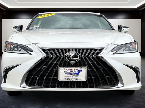Used 2025 Lexus ES 300h w/ Luxury Package image 3