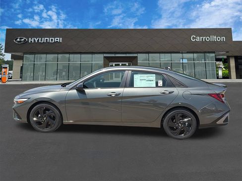 New 2026 Hyundai Elantra SEL Sport FWD image 9