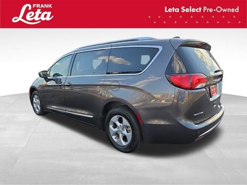 Used 2017 Chrysler Pacifica Touring-L Plus image 6