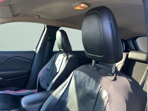 Used 2018 Jeep Cherokee Latitude Plus image 20