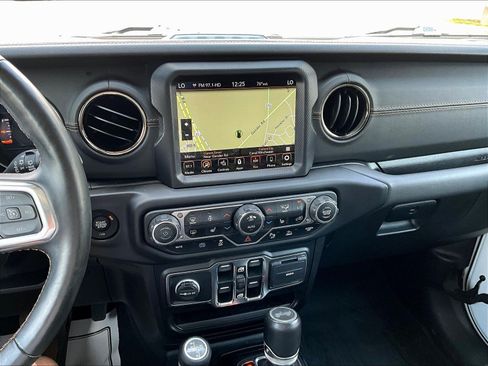 Used 2021 Jeep Wrangler Unlimited Sahara AWD/4WD image 15