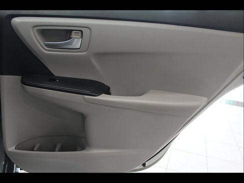Used 2015 Toyota Camry SE FWD image 22