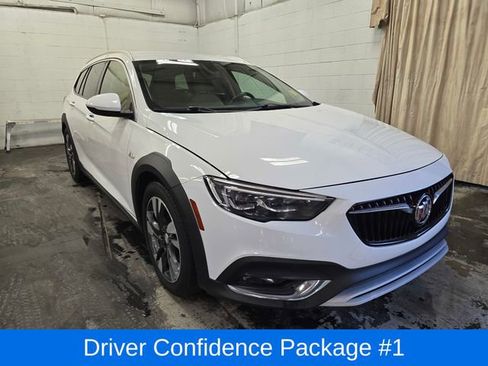 Used 2018 Buick Regal Preferred w/ Sights and Sounds Package AWD/4WD image 4