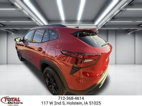 New 2026 Chevrolet Trax LT w/ Sunroof Package FWD image 6