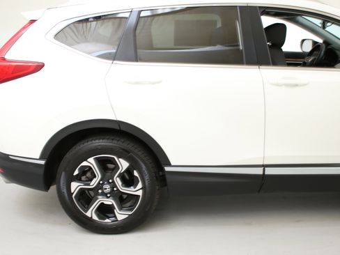 Used 2018 Honda CR-V Touring image 9