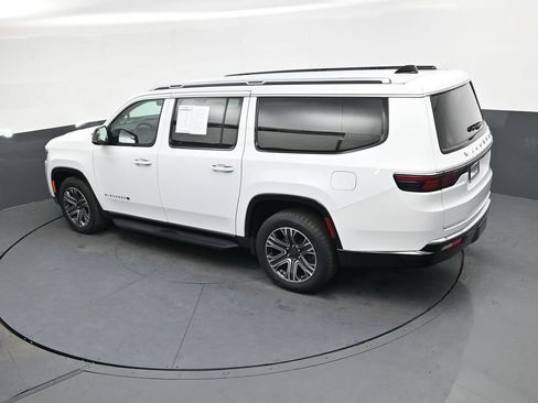 Used 2024 Jeep Wagoneer L Series II w/ Flexible Seating Group image 25