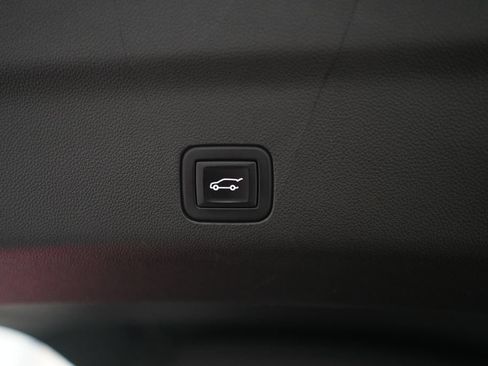 Used 2022 Chevrolet Tahoe Premier AWD/4WD image 25