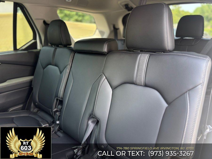 Used 2025 Honda Pilot Touring image 10