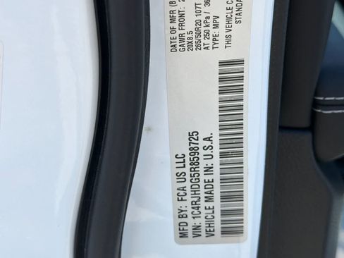 Used 2024 Jeep Grand Cherokee Overland AWD/4WD image 30