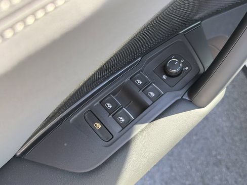 New 2026 Volkswagen Tiguan SE R-Line FWD image 23