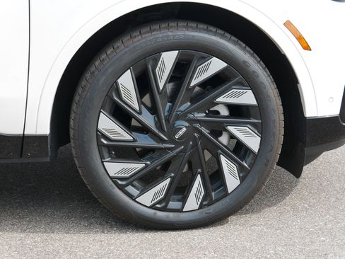 Used 2024 Lincoln Nautilus Reserve w/ Equipment Group 203A AWD/4WD image 15