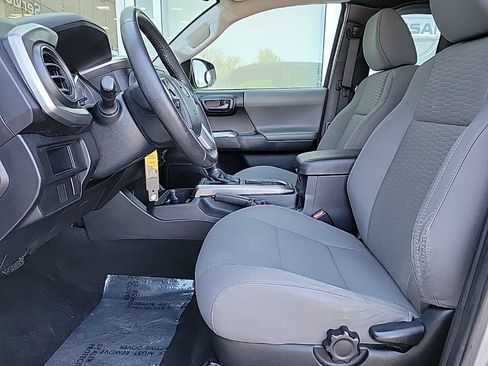 Used 2017 Toyota Tacoma SR5 AWD/4WD image 20