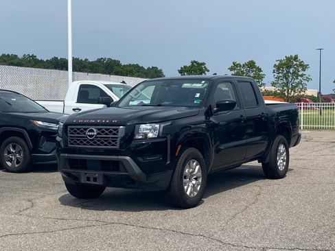 Used 2023 Nissan Frontier SV AWD/4WD image 2