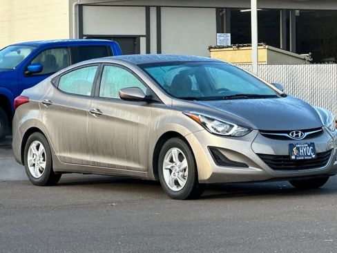 Used 2014 Hyundai Elantra SE image 1
