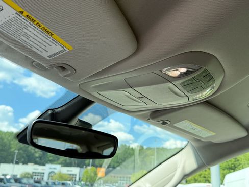 Used 2024 Chrysler Pacifica Touring-L FWD image 24
