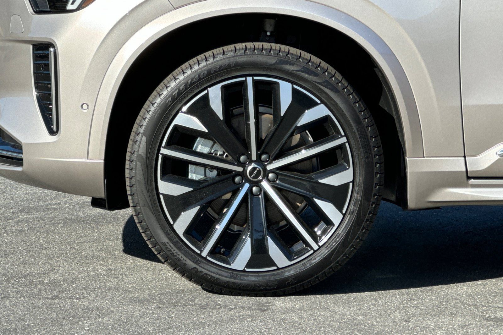 New 2026 Volvo XC90 B5 Ultra w/ Protection Package Premier AWD/4WD image 24
