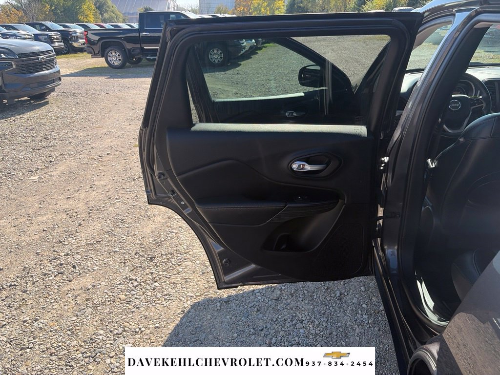 Used 2015 Jeep Cherokee Limited w/ Luxury Group AWD/4WD image 18