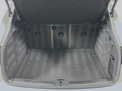 Used 2025 Porsche Macan image 27