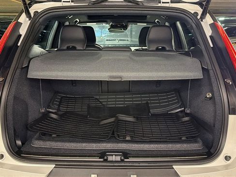 Used 2021 Volvo XC40 T5 R-Design w/ Advanced Package image 13