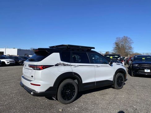 New 2026 Mitsubishi Outlander AWD image 3