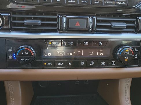 Used 2023 Nissan Pathfinder Platinum AWD/4WD image 15