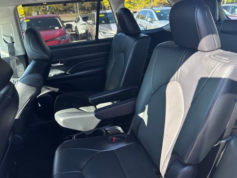 Used 2024 Toyota Grand Highlander XLE image 35