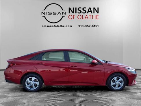 Used 2023 Hyundai Elantra SE w/ Cargo Package image 25