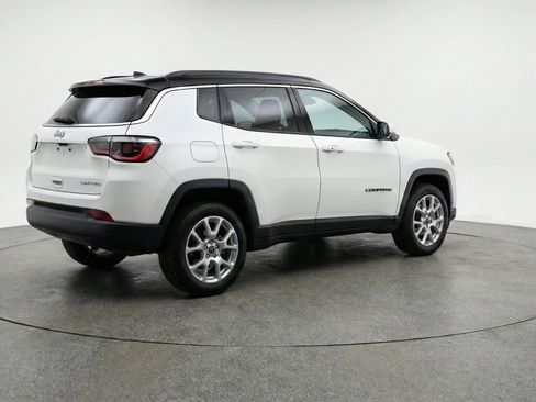 Used 2025 Jeep Compass Limited AWD/4WD image 9