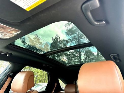 Used 2022 Genesis GV70 2.5T w/ Advanced Package image 18