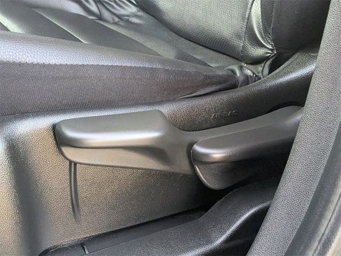 Used 2024 GMC Terrain SLE image 19