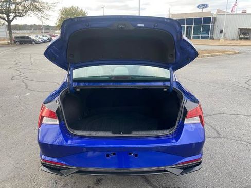 Used 2022 Hyundai Elantra Limited image 9
