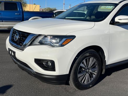 Used 2018 Nissan Pathfinder SV FWD image 11