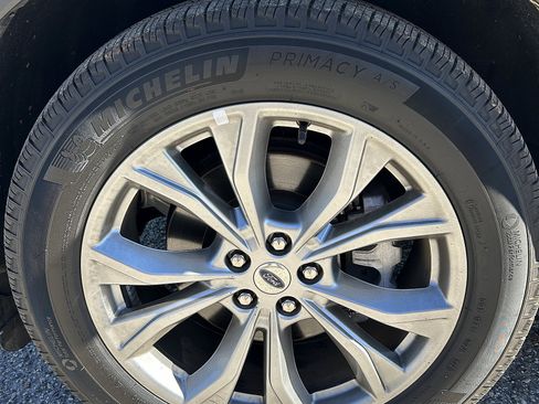 Used 2024 Ford Explorer Limited image 9