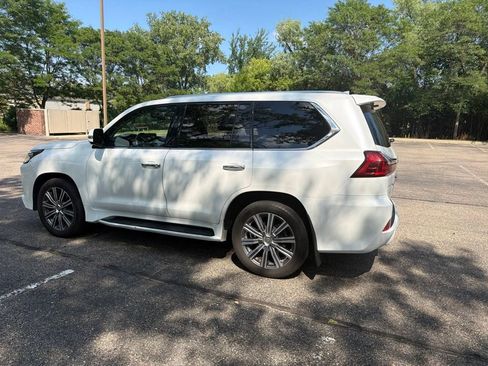 Used 2016 Lexus LX 570 4WD w/ Luxury Package image 32
