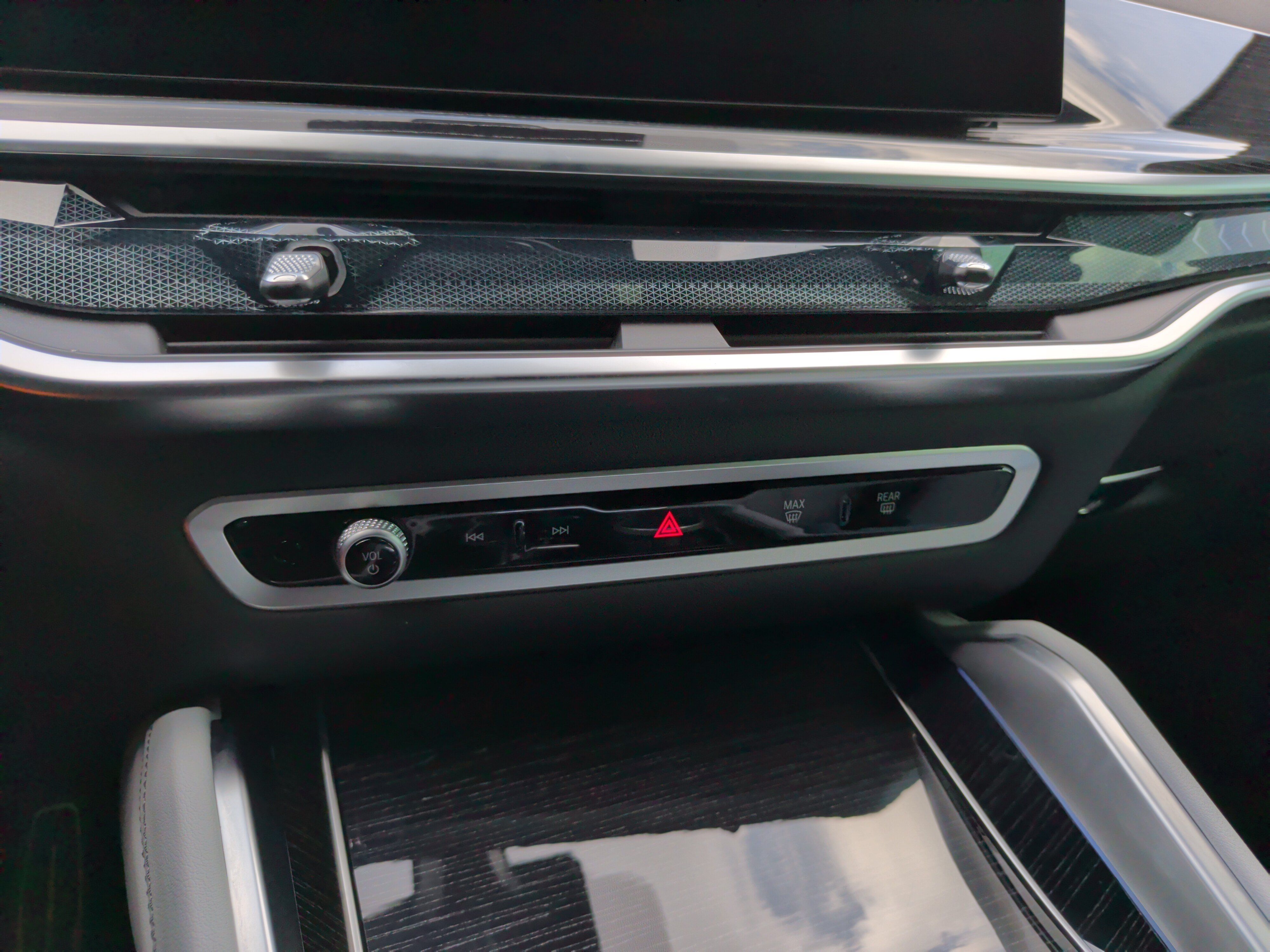 Certified 2026 BMW X6 xDrive40i AWD/4WD image 19