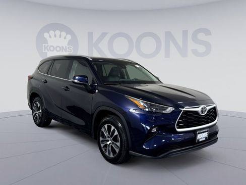 Used 2025 Toyota Highlander XLE FWD image 10
