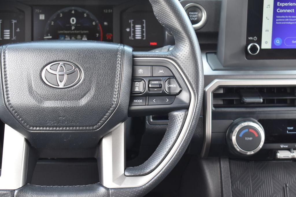 Used 2025 Toyota 4Runner SR5 AWD/4WD image 17
