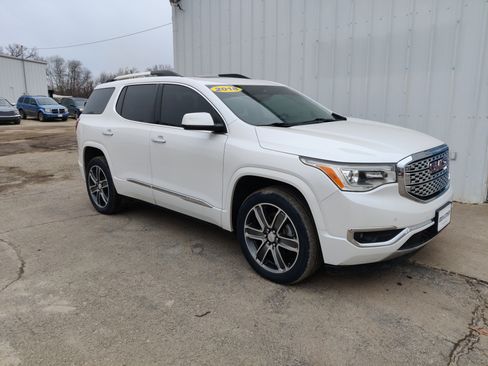 Used 2018 GMC Acadia Denali w/ Technology Package image 2