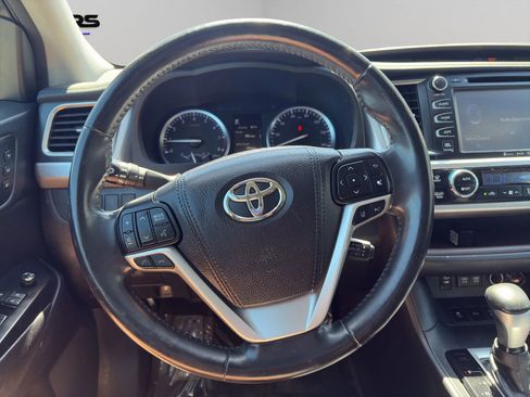 Used 2017 Toyota Highlander Limited AWD/4WD image 9