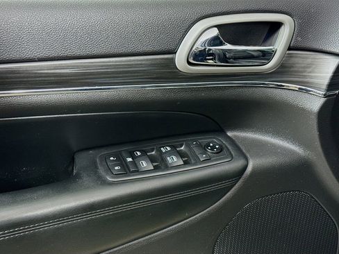 Used 2019 Jeep Grand Cherokee Limited AWD/4WD image 18