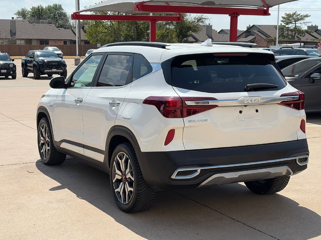 Used 2023 Kia Seltos SX w/ SX Sunroof Package AWD/4WD image 5