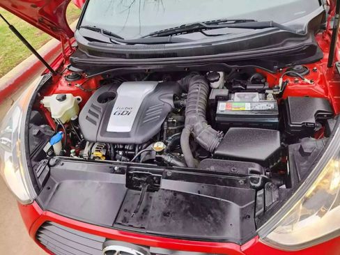 Used 2013 Hyundai Veloster Turbo image 17