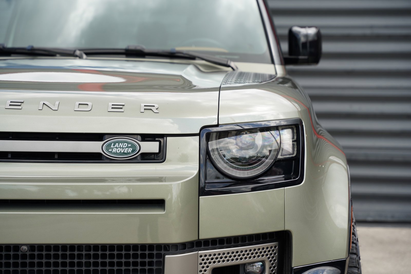 Used 2024 Land Rover Defender 90 X-Dynamic SE AWD/4WD image 7
