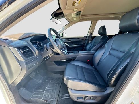 Used 2021 Nissan Rogue SV w/ Premium Package image 16