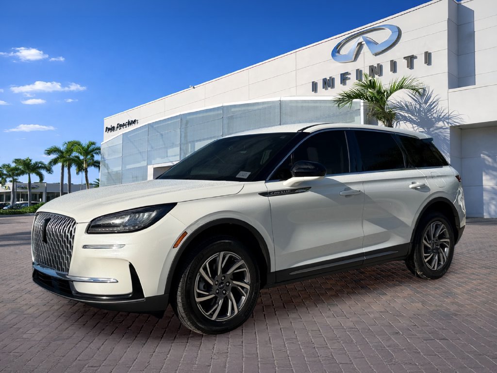 Used 2023 Lincoln Corsair FWD image 3